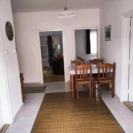 Apartment Zsanett *