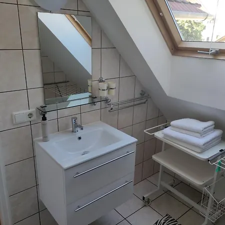 Zsanett Apartment *