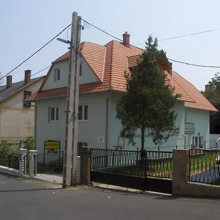 Zsanett Apartment